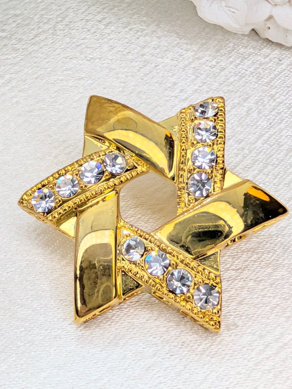 NEW Gold Star Put'em Pin